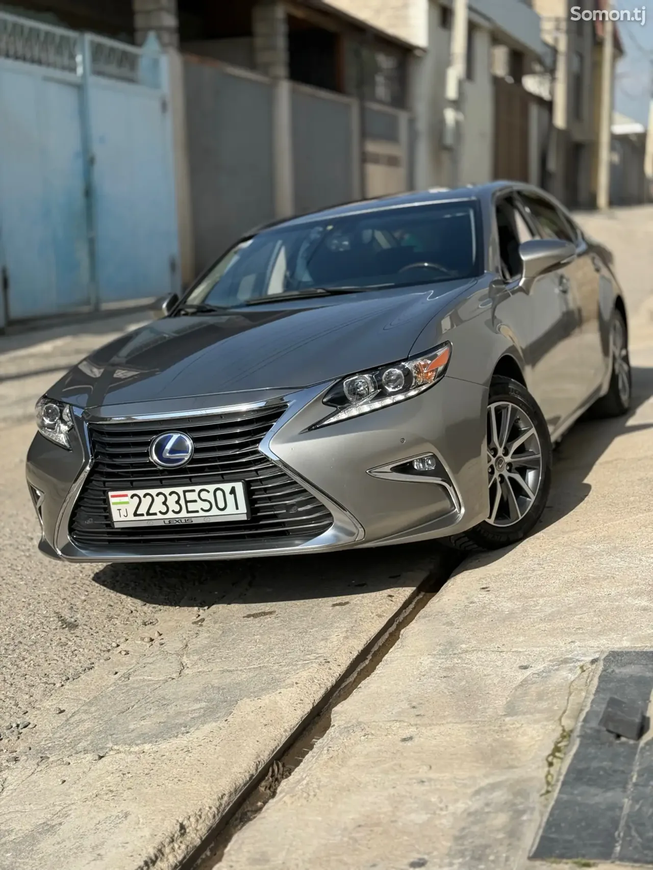 Lexus ES series 2016 · 2.5 AT