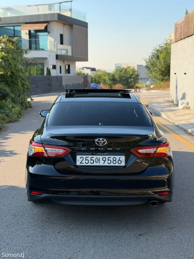 Toyota Camry 2019 · 2.5 AT