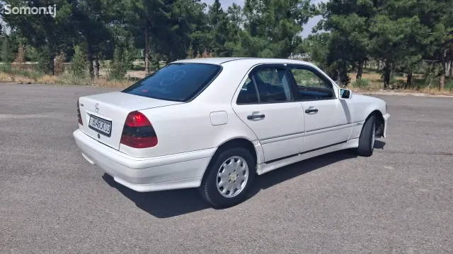 Mercedes-Benz C class 1995 · 2.2 MT