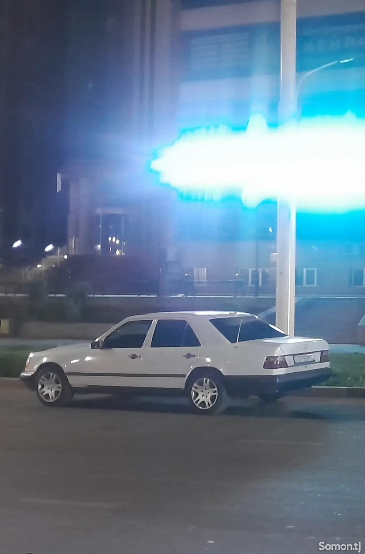 Mercedes-Benz W124 1991 · 2.0 MT