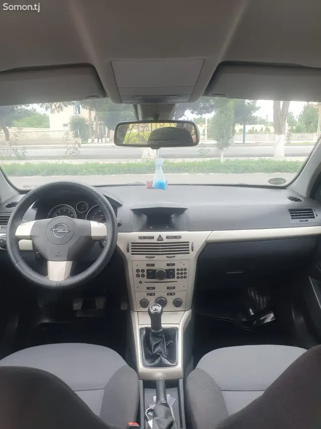 Opel Astra H 2008 · 1.8 MT