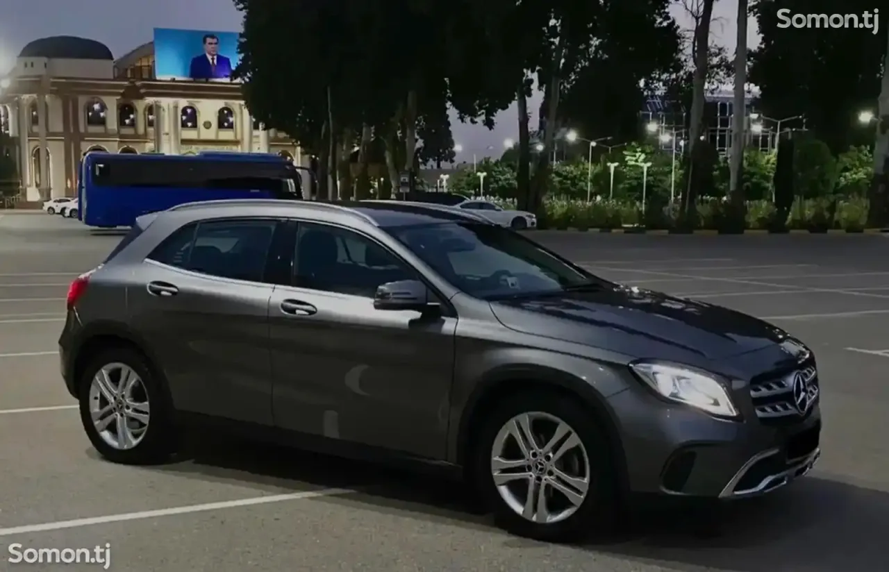 Mercedes-Benz GLA class 2019 · 2.0 AT