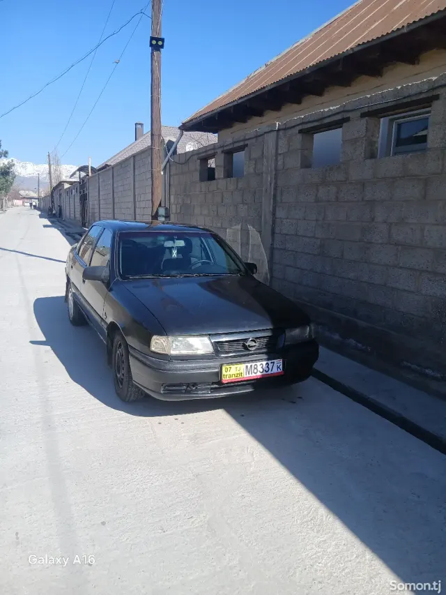 Opel Vectra A 1995 · 1.6 MT