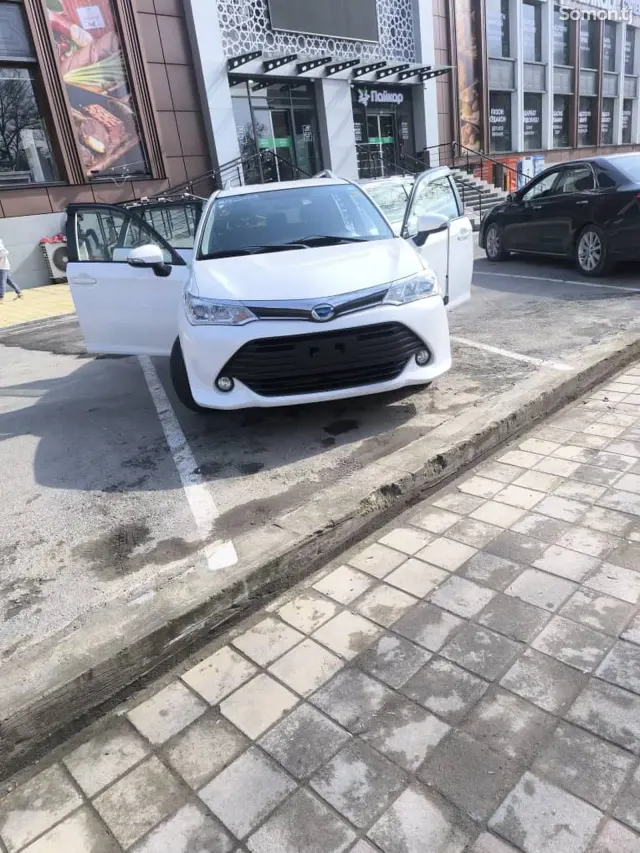 Toyota Fielder 2015 · 1.5 AT