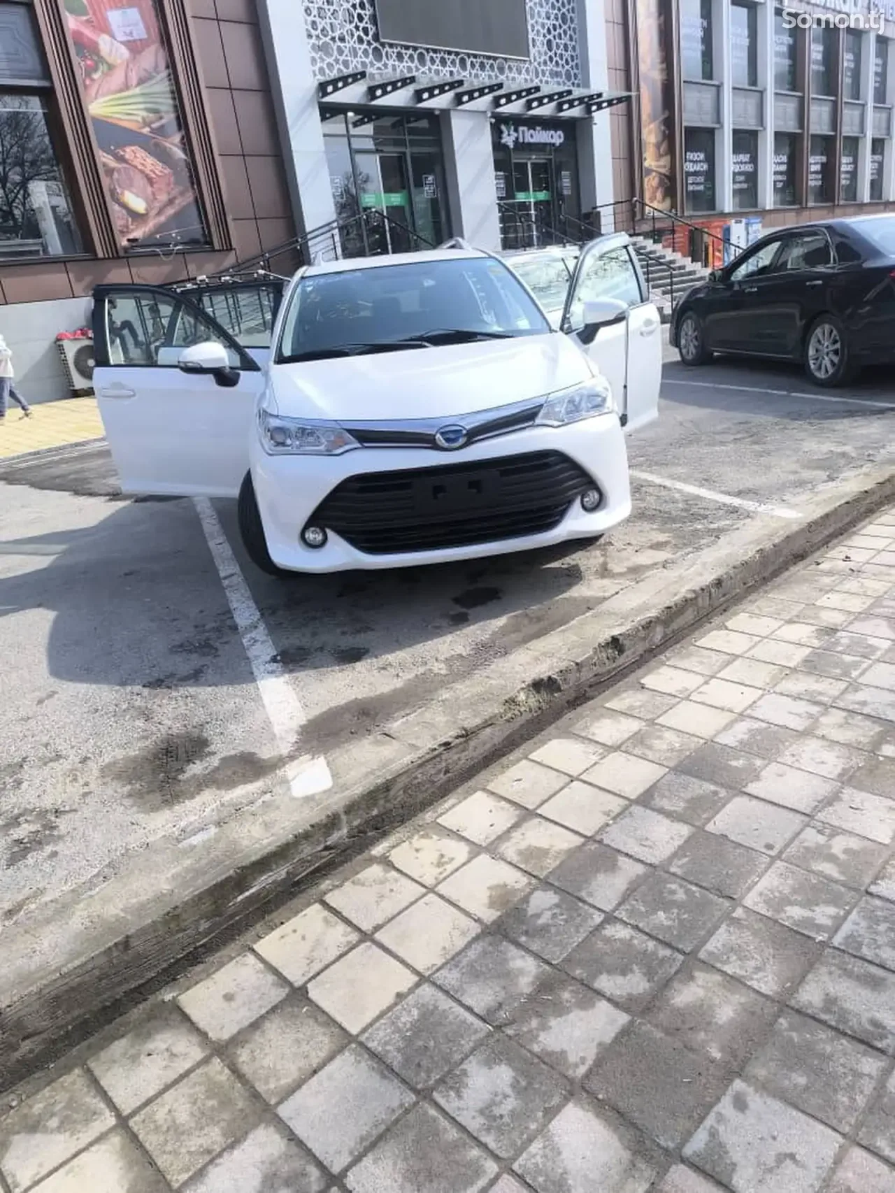 Toyota Fielder 2015 · 1.5 AT