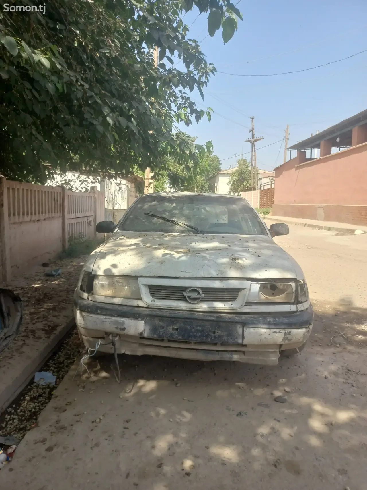 Opel Vectra A 1993 · 1.6 MT