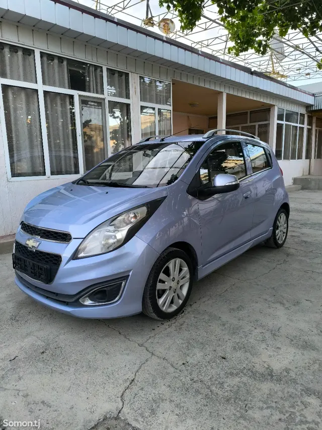 Chevrolet Spark 2015 · 1.0 AT