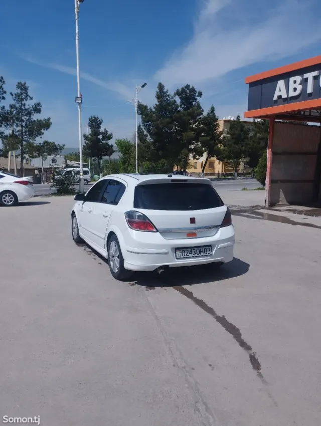 Opel Astra H 2008 · 1.6 AT