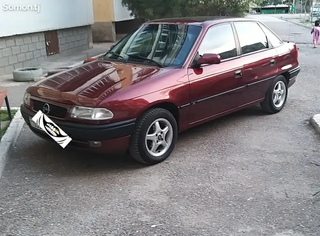 Opel Astra F 1995 · 1.6 AT