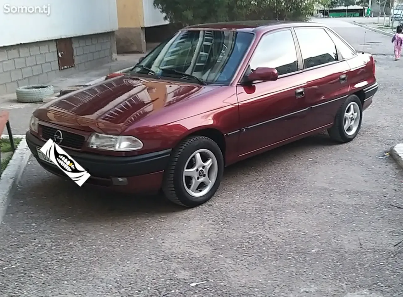 Opel Astra F 1995 · 1.6 AT