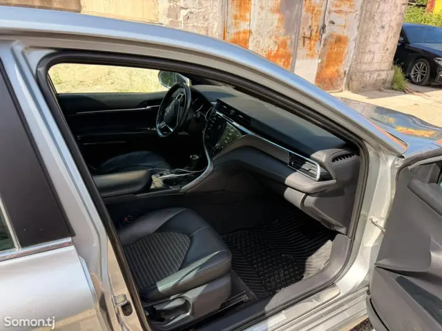 Toyota Camry 2018 · 2.5 AT