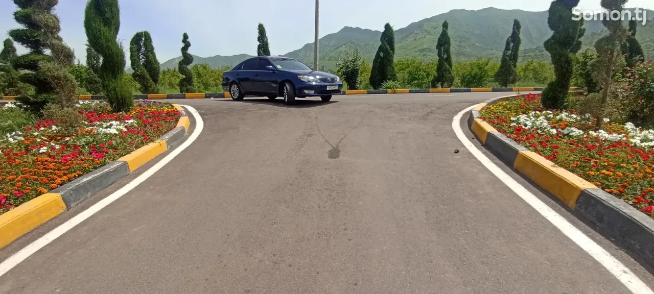 Toyota Camry 2004 · 2.4 MT