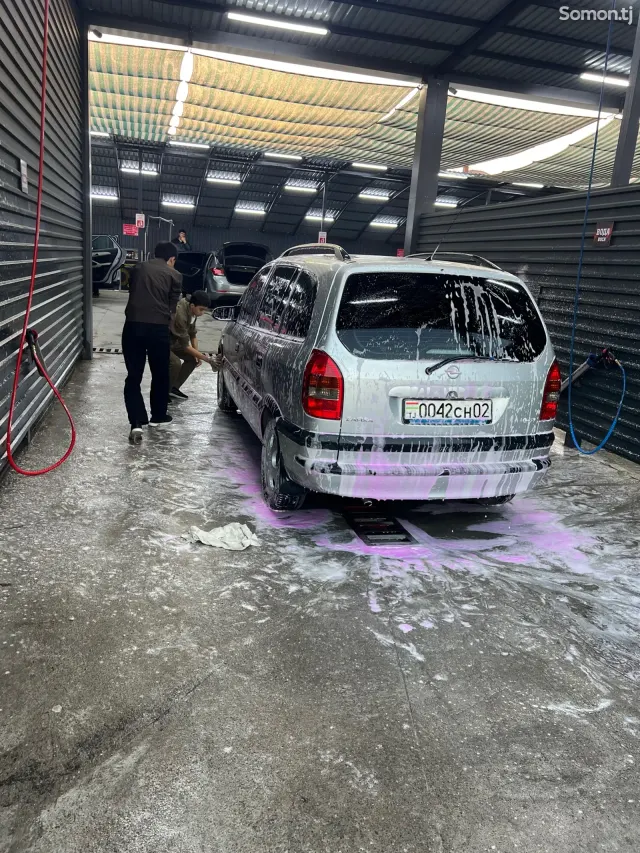 Opel Zafira 2002 · 1.7 MT