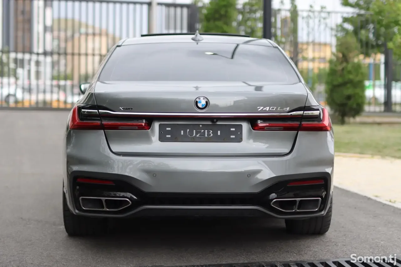 BMW 7 series 2017 · 4.0 AT