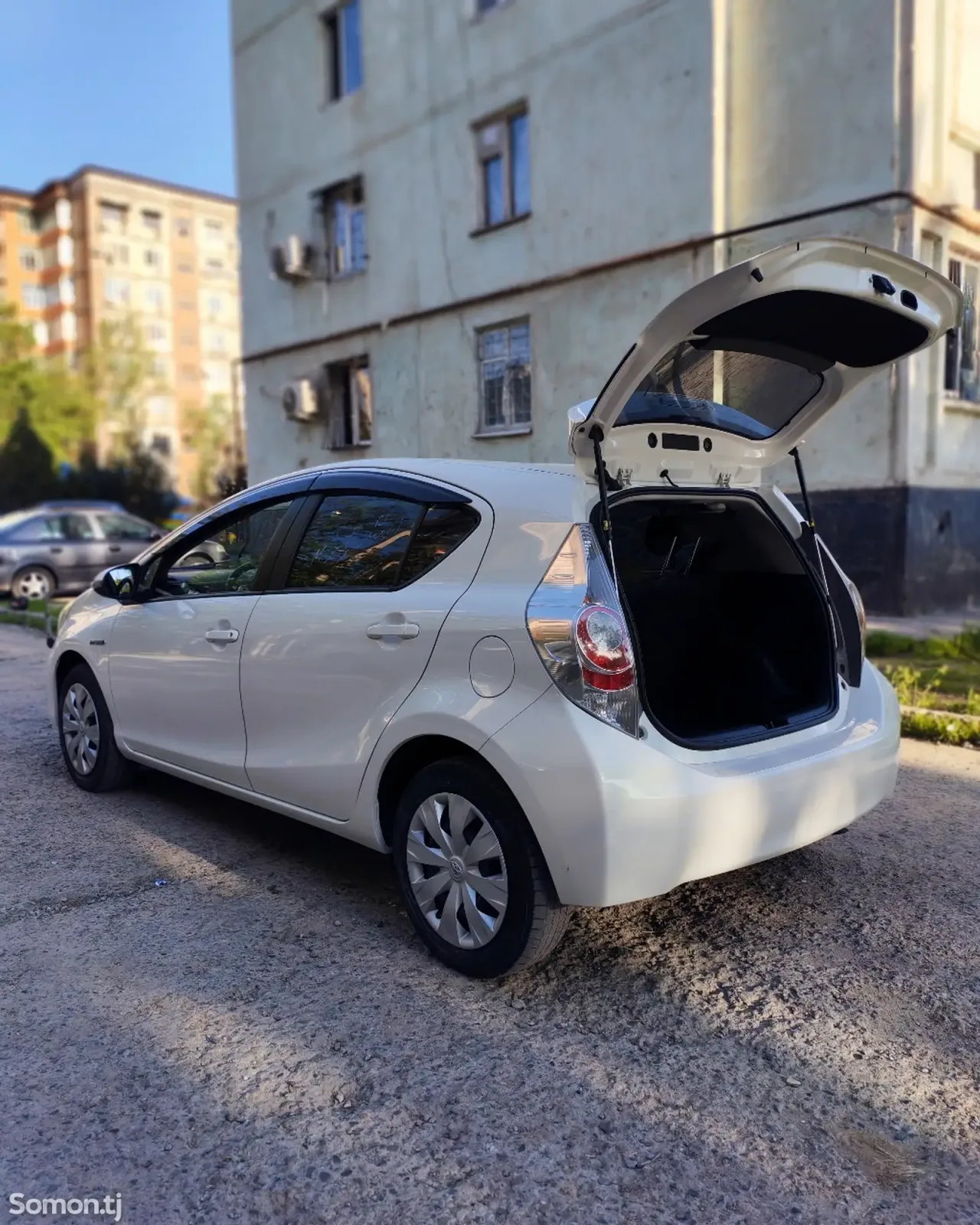 Toyota Aqua 2014 · 1.5 AT