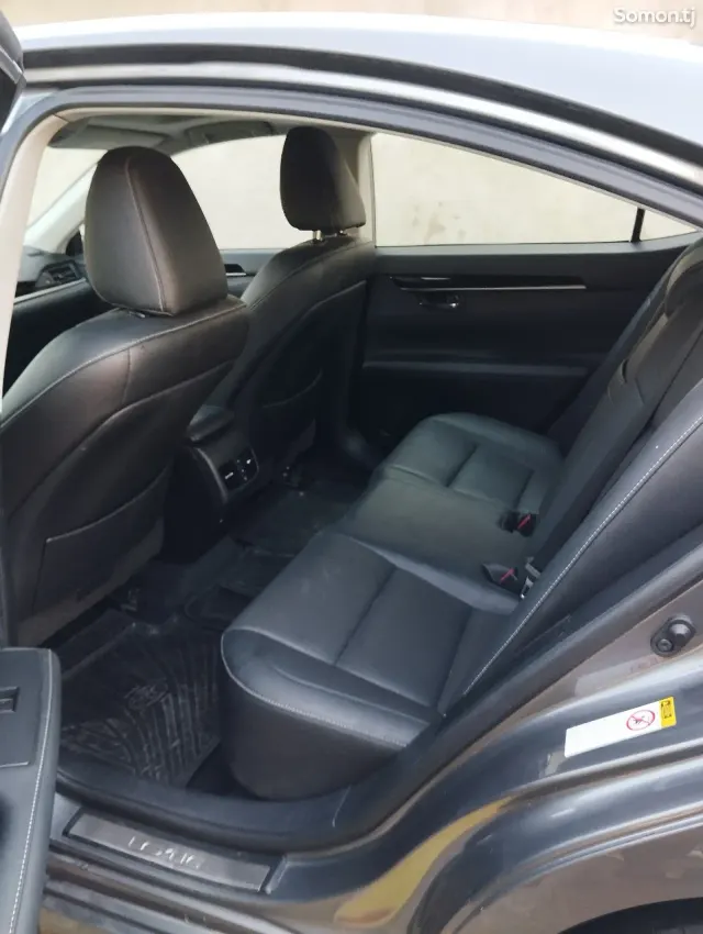 Lexus ES series 2015 · 3.0 AT