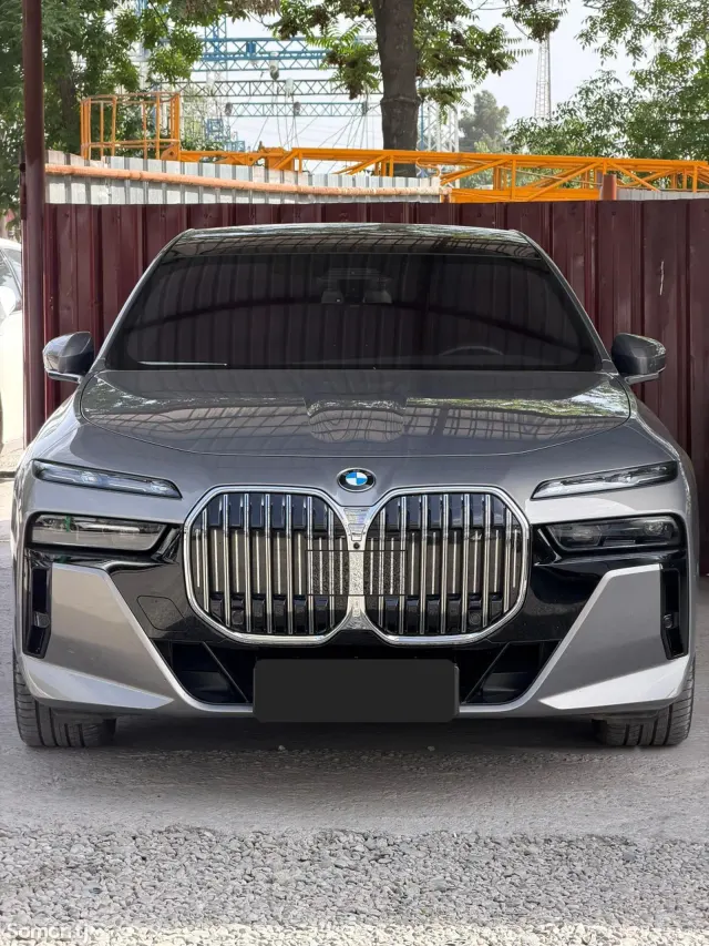 BMW 7 series 2023 · 4.4 AT