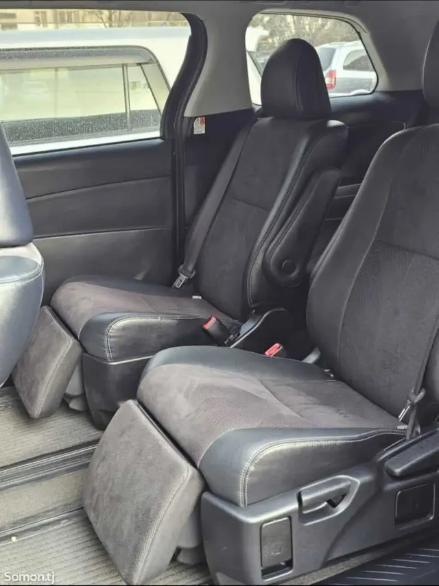 Toyota Estima 2014 · 2.4 AT