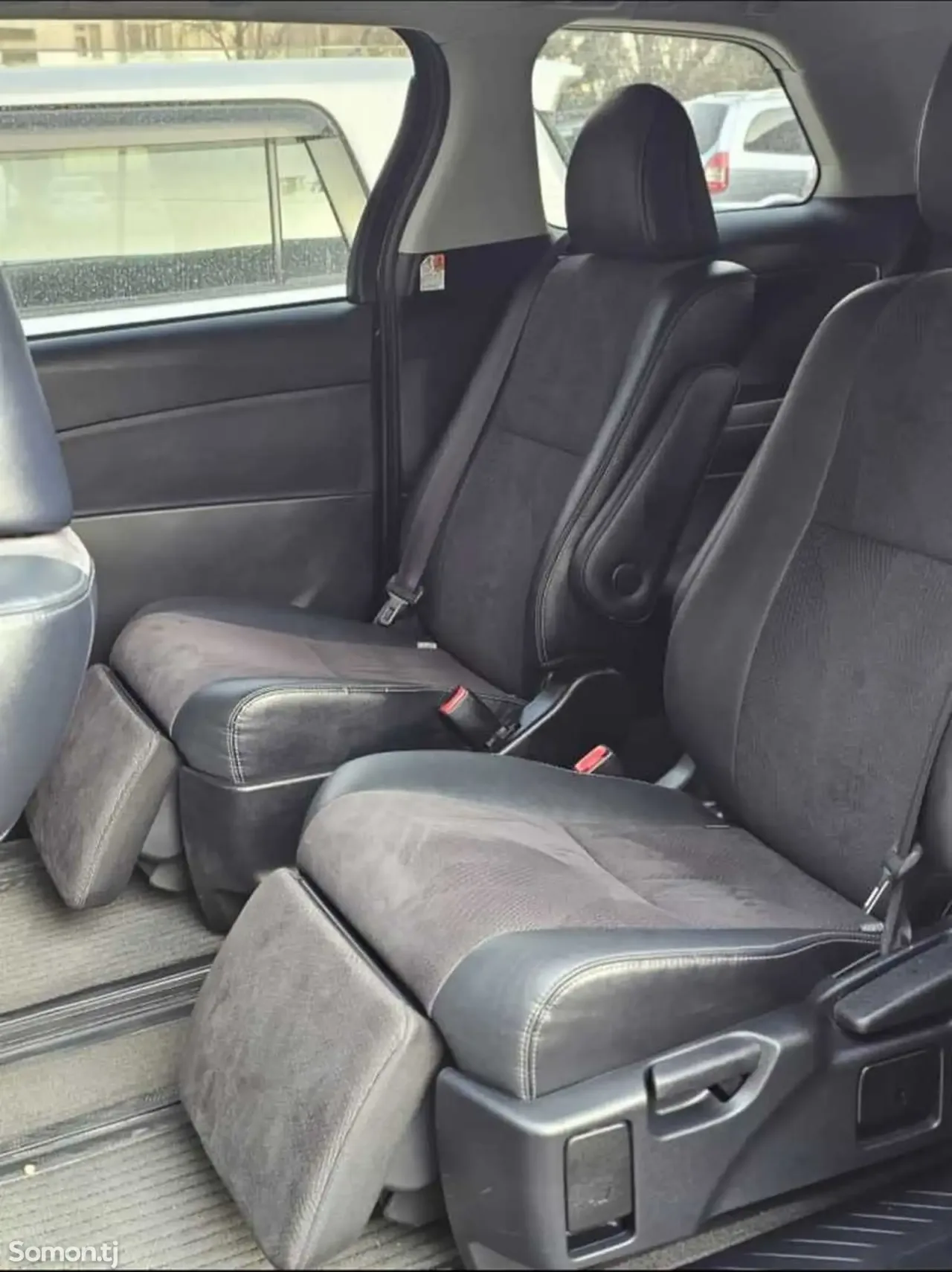 Toyota Estima 2014 · 2.4 AT