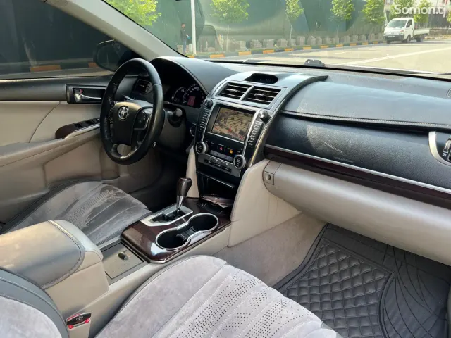 Toyota Camry 2012 · 2.5 AT