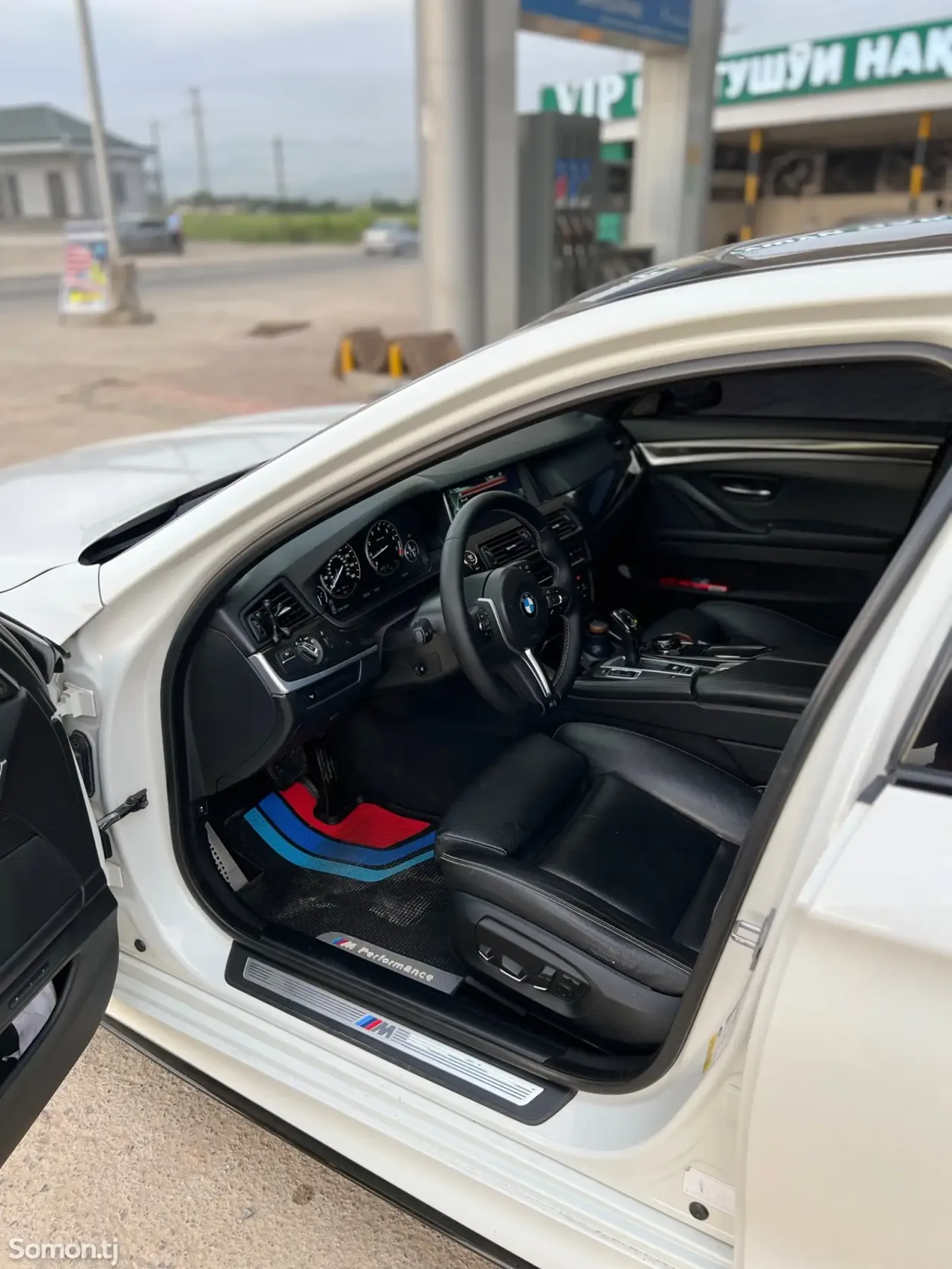 BMW M5 2014 · 4.4 AT