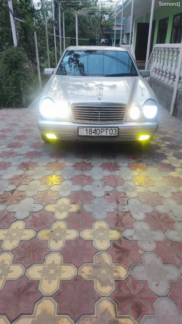 Mercedes-Benz E class 1997 · 2.2 AT