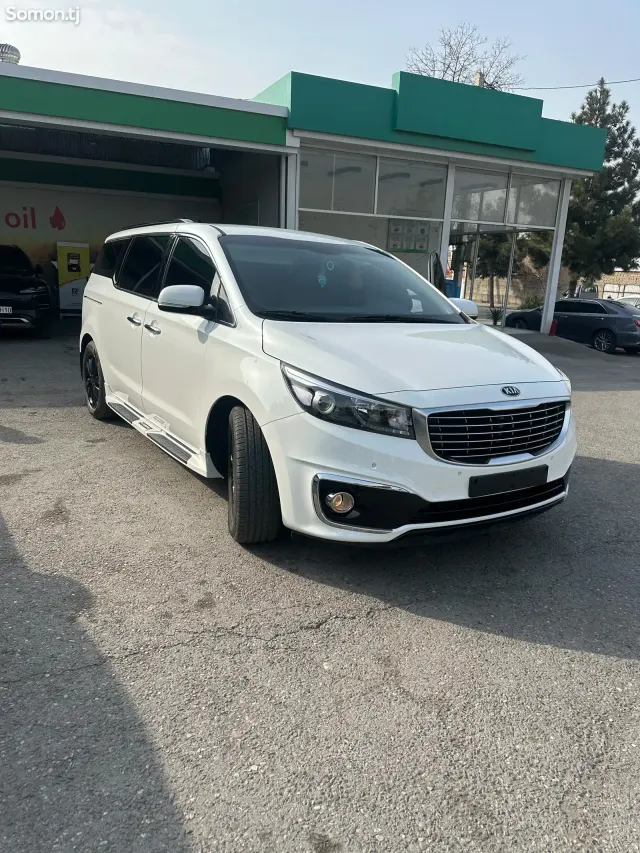 Kia Carnival 2015 · 2.2 AT