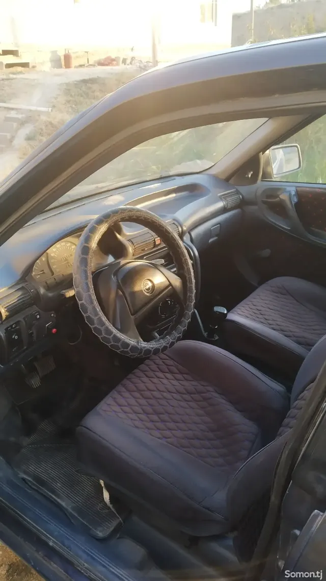Opel Astra F 1992 · 1.8 MT