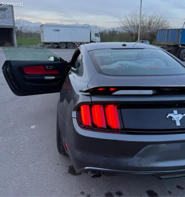 Ford Mustang 2017 · 3.7 AT