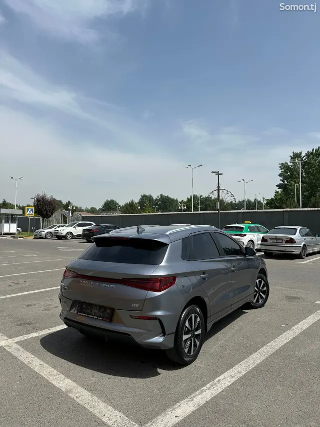 BYD E2 2026 · AT