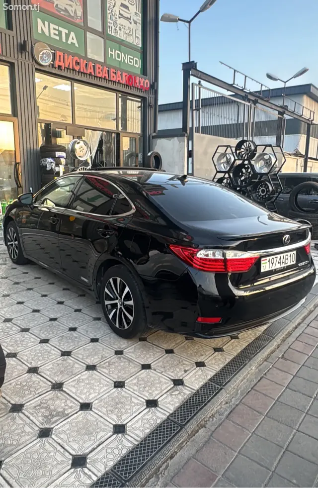 Lexus ES series 2014 · 3.0 AT