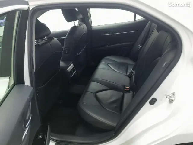 Toyota Camry 2019 · 2.5 AT