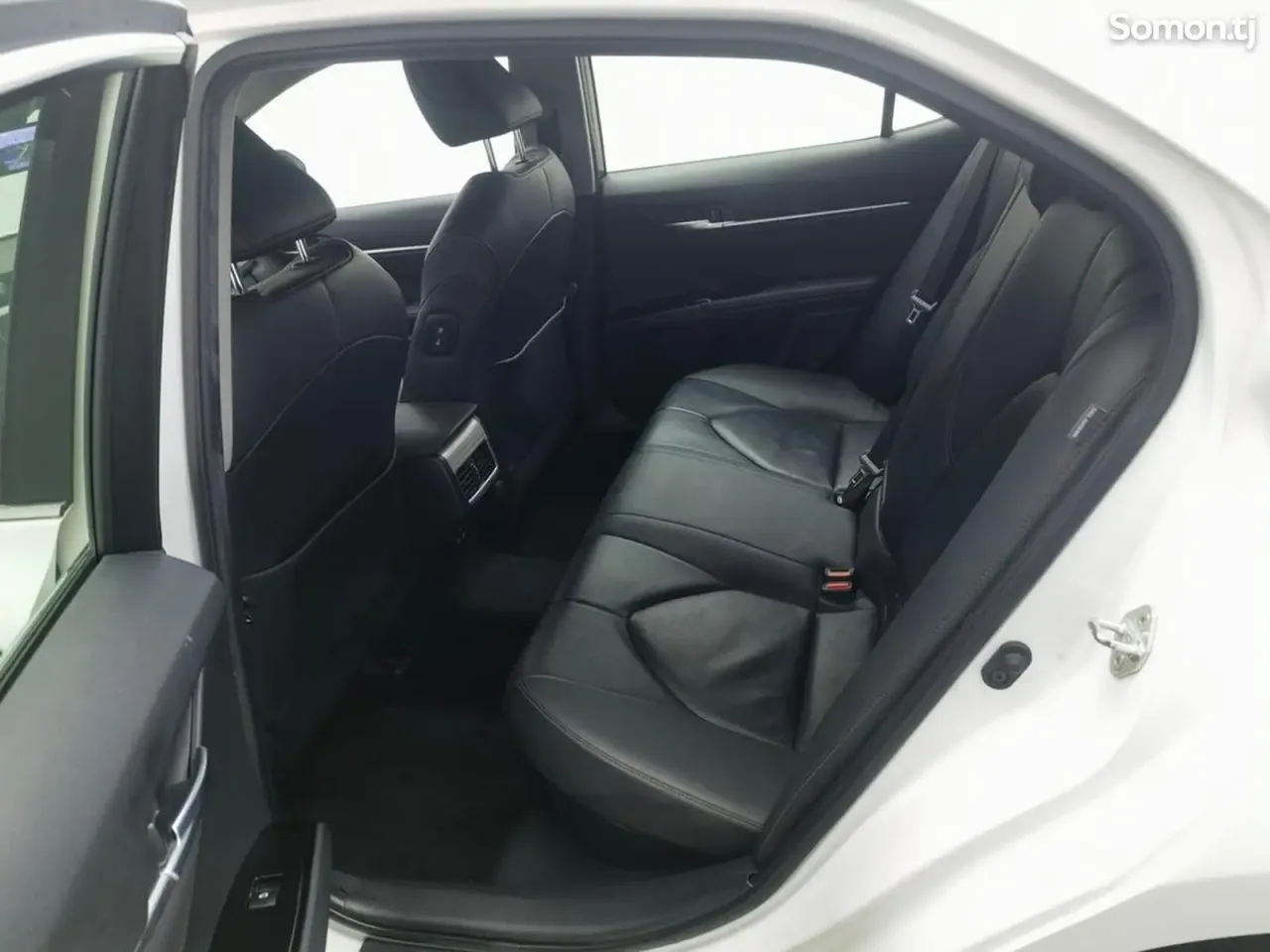 Toyota Camry 2019 · 2.5 AT