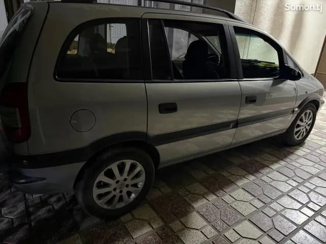 Opel Zafira 2003 · 2.2 AT