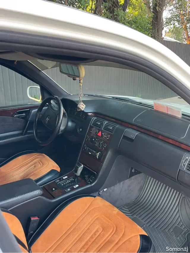 Mercedes-Benz E class 1996 · 2.3 AT