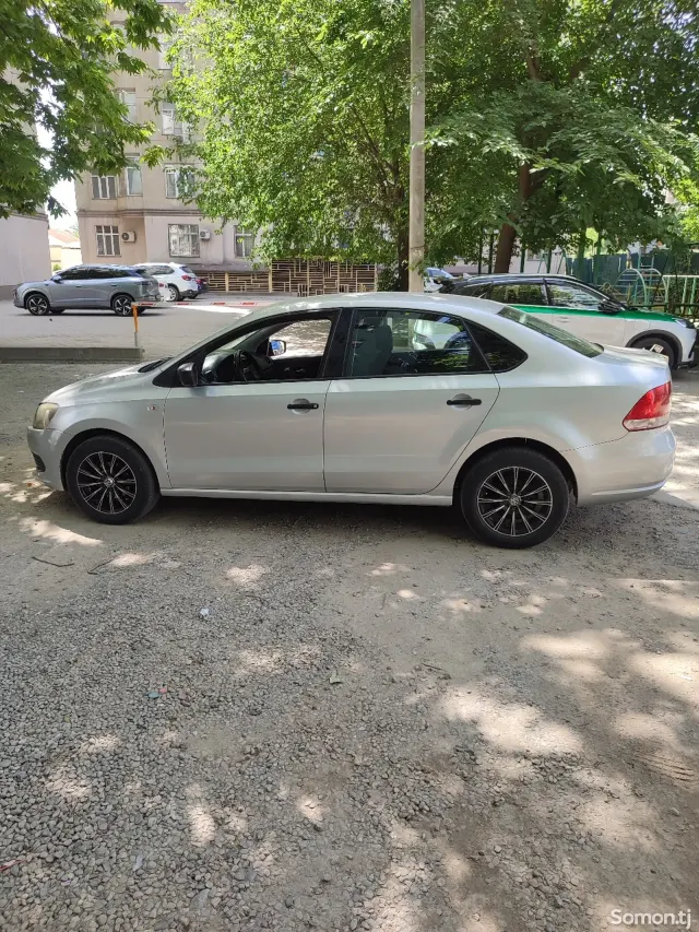 Volkswagen Polo 2016 · 1.6 MT