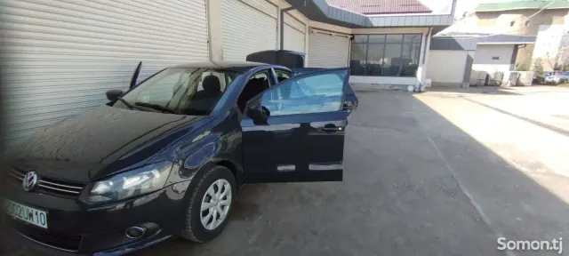 Volkswagen Polo 2014 · 1.6 MT