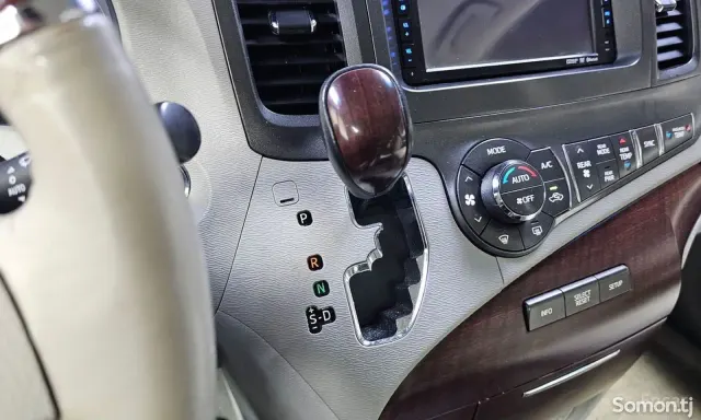Toyota Sienna 2014 · 3.5 AT