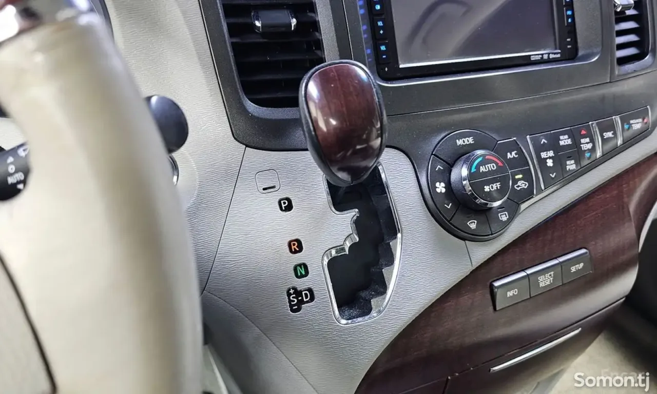 Toyota Sienna 2014 · 3.5 AT