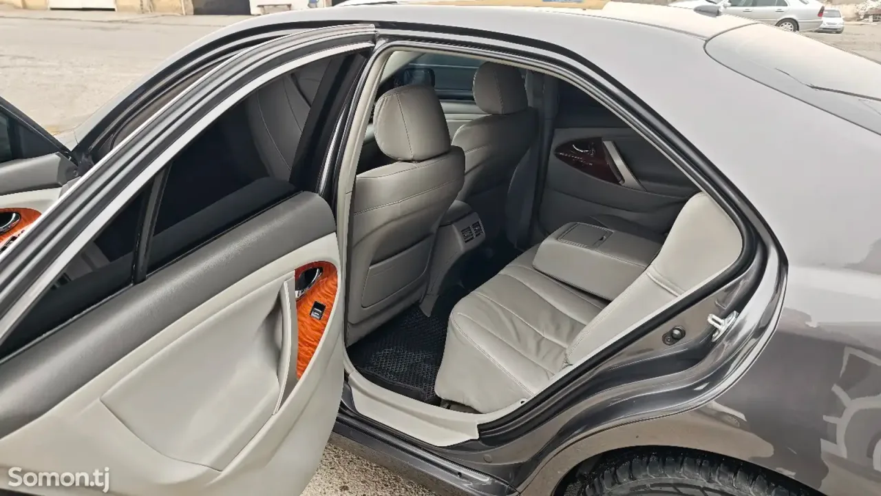 Toyota Camry 2010 · 2.5 AT