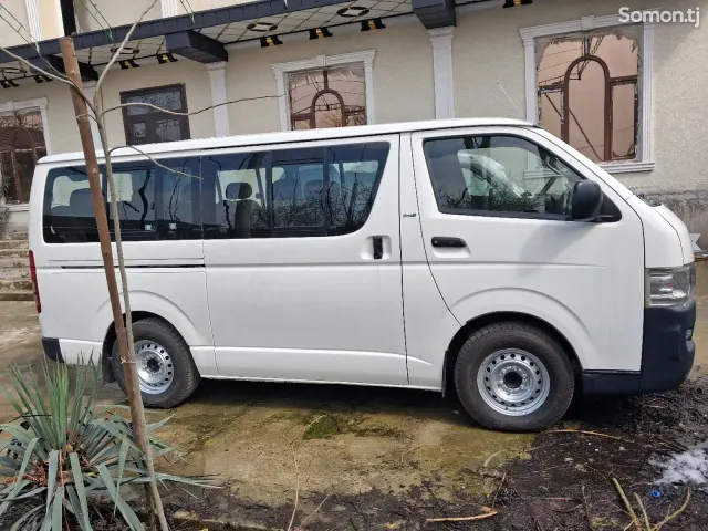 Toyota HiAce 2007 · 2.4 MT
