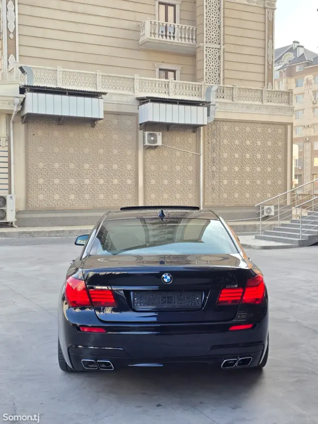 BMW 7 series 2012 · 4.4 AT