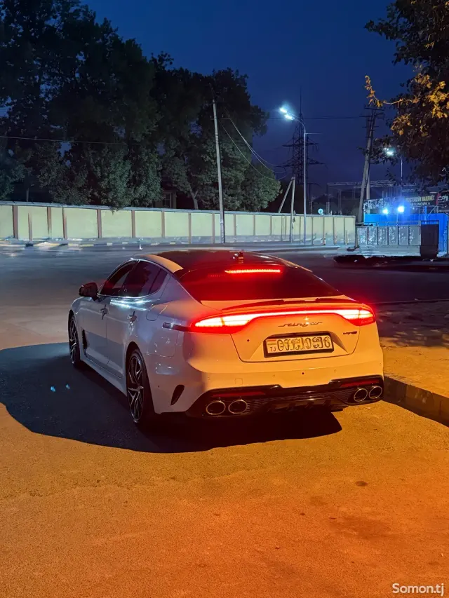 Kia Stinger 2022 · 2.5 AT