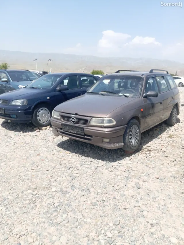 Opel Astra K 1997 · 1.6 MT