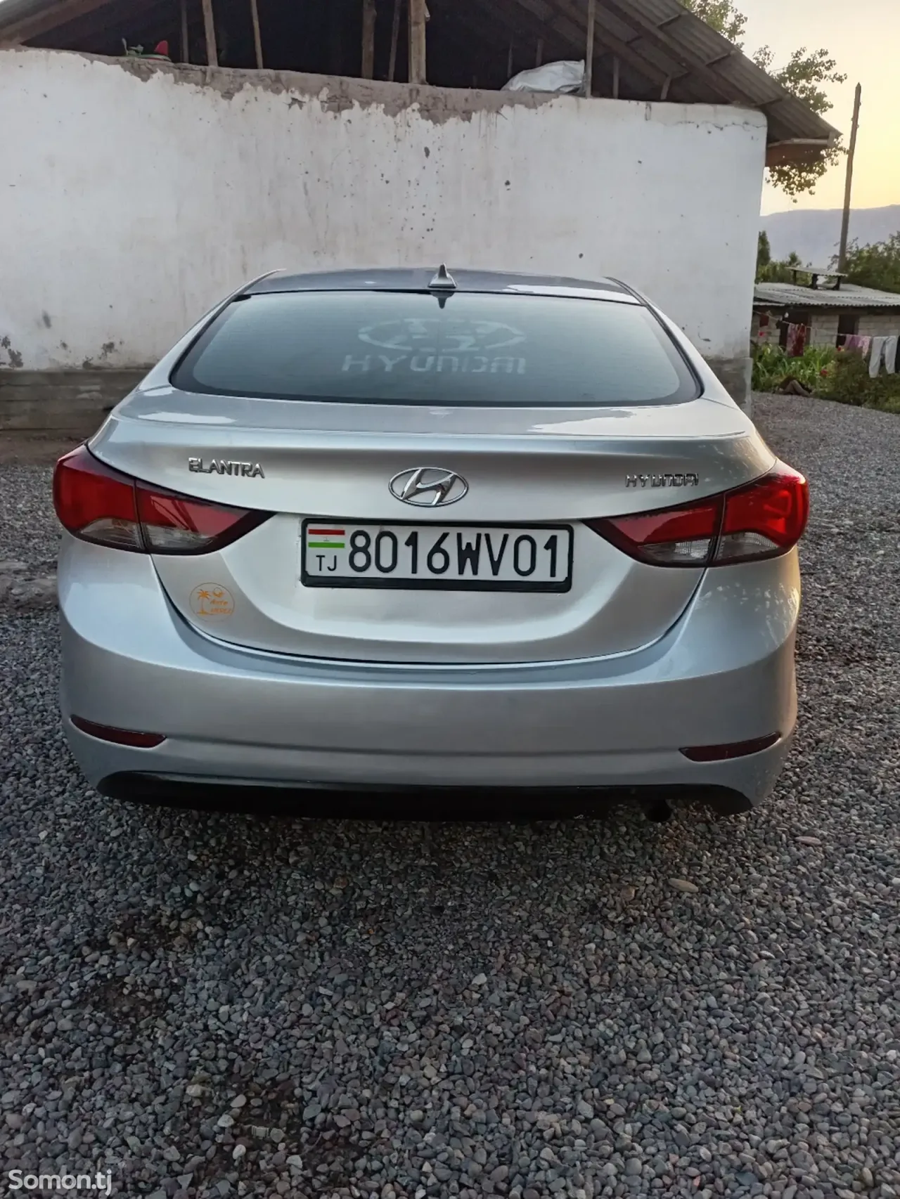 Hyundai Elantra 2016 · 1.8 AT