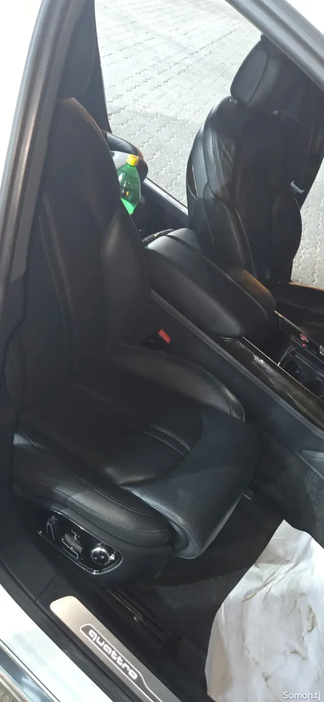 Audi A8 2015 · 3.0 AT