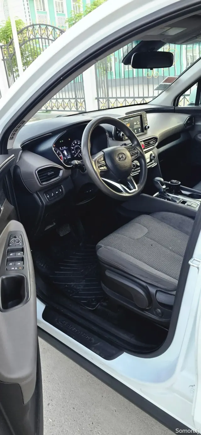 Hyundai Santa Fe 2019 · 2.4 AT