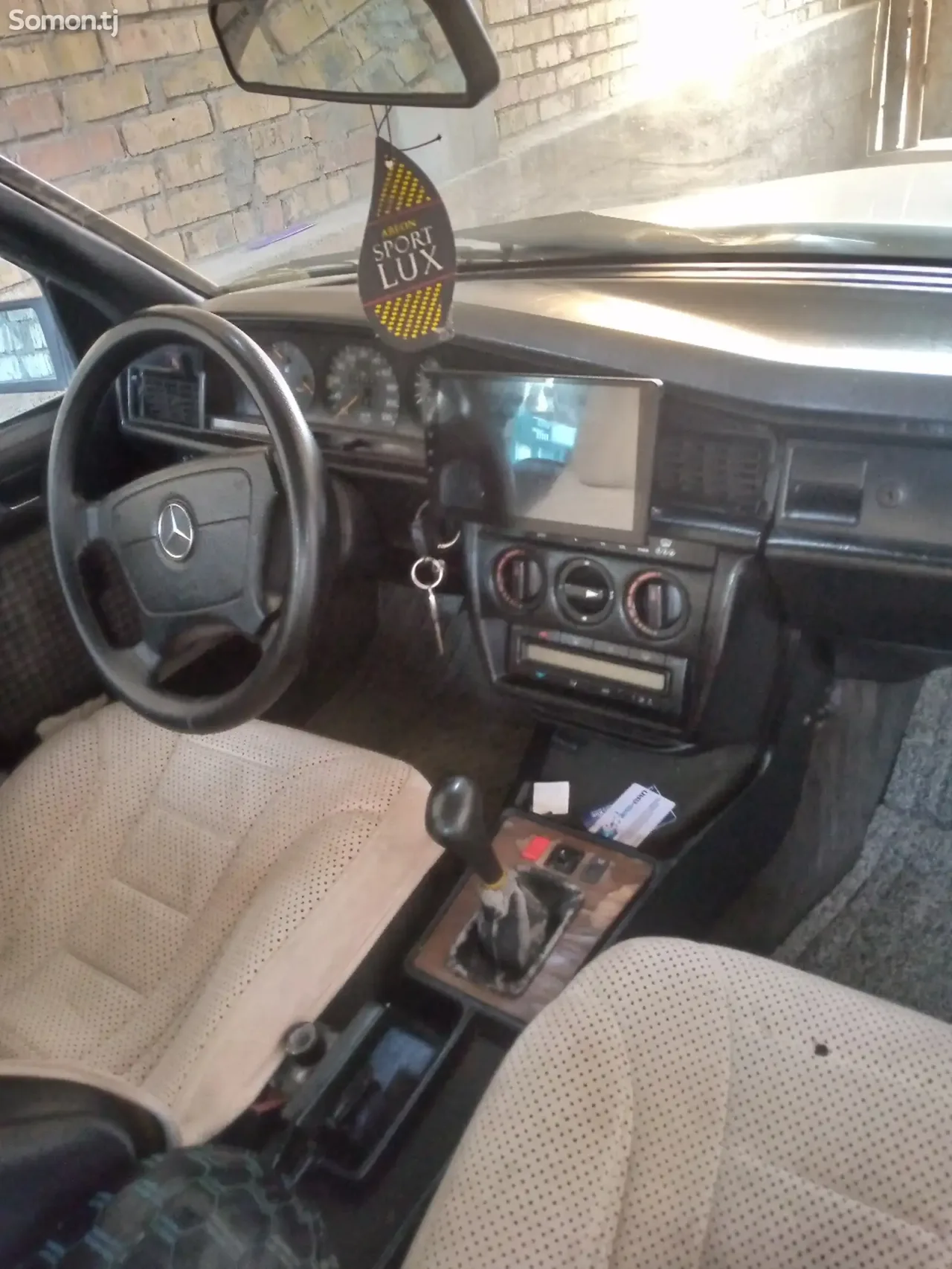 Mercedes-Benz W201 1993 · 1.8 MT