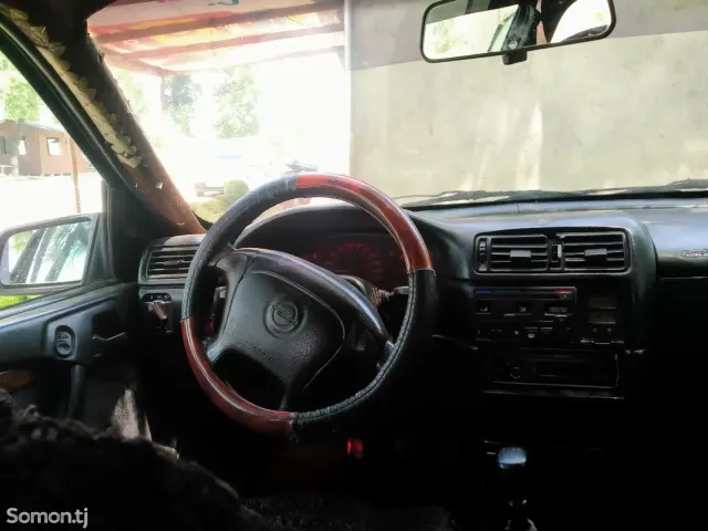 Opel Vectra A 1994 · 1.6 MT