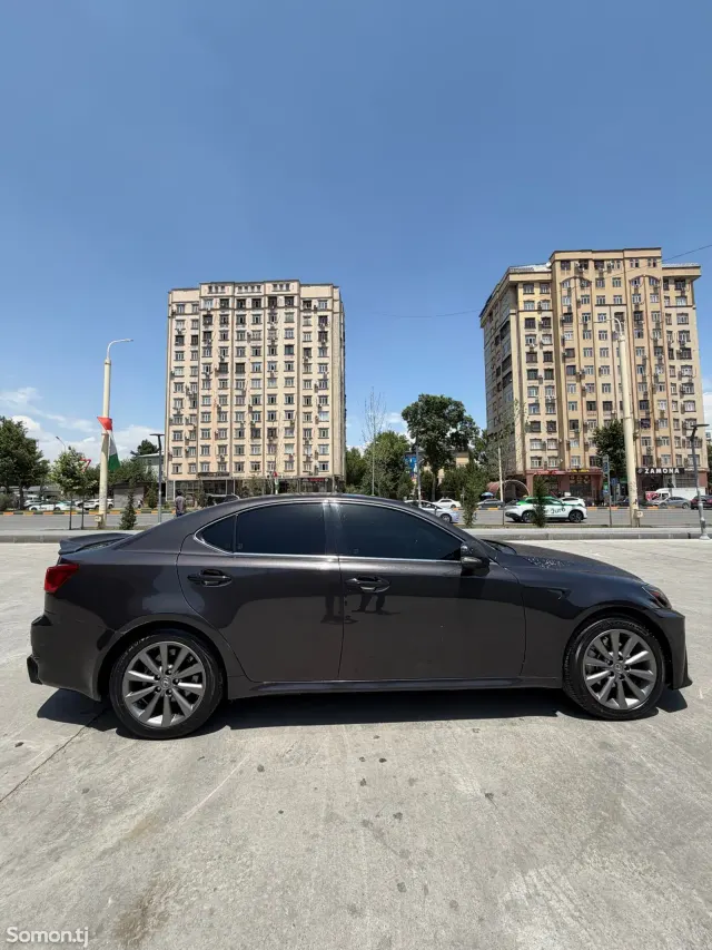 Lexus IS series 2011 · 3.0 AT